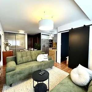 https://apt-laciarska-200m-main-square-self-check-in-20h.hotelswroclaw.com